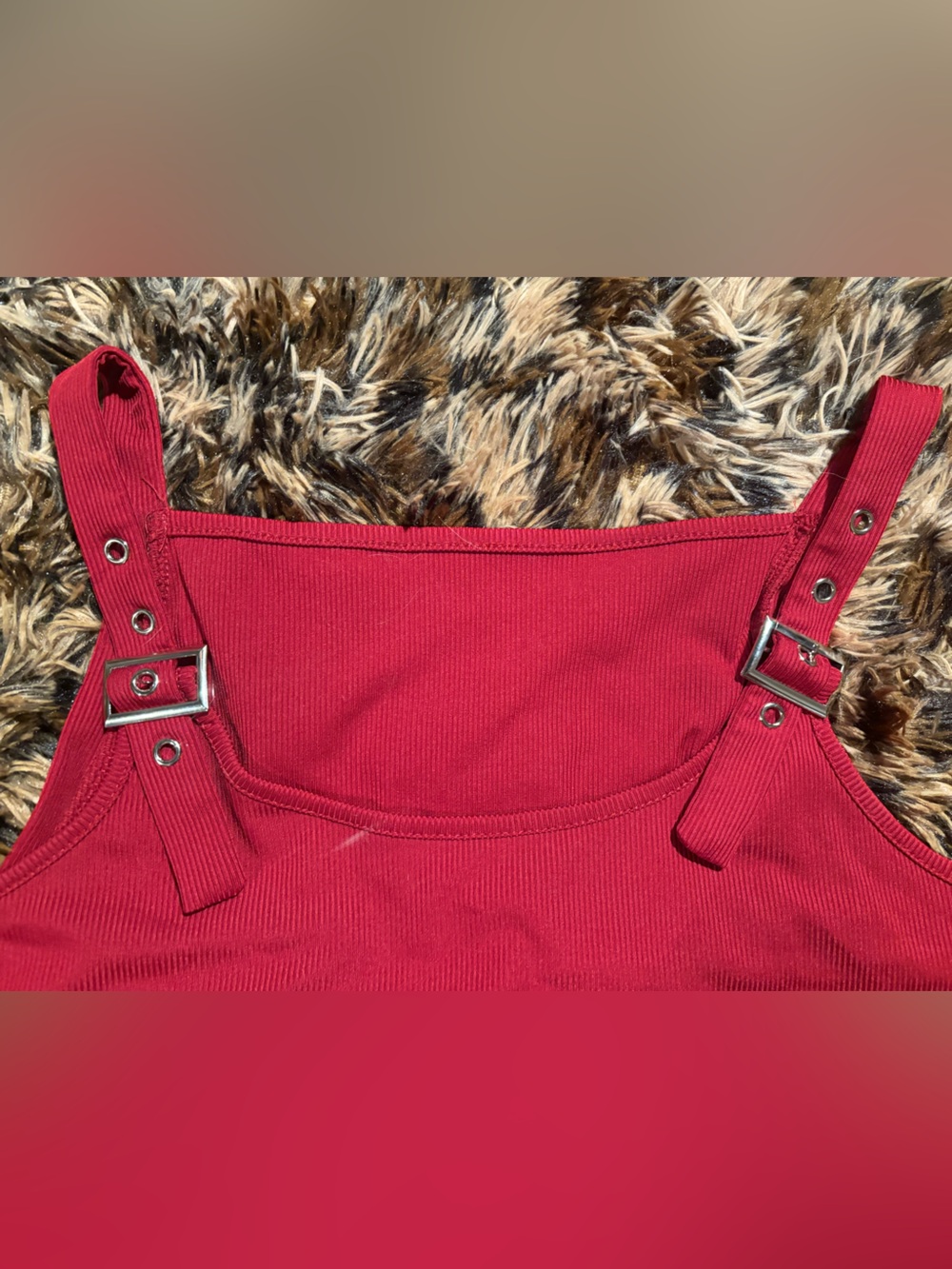 Adjustable Strap Ribbed Cropped Tank Top - Red - Picture 3 of 4